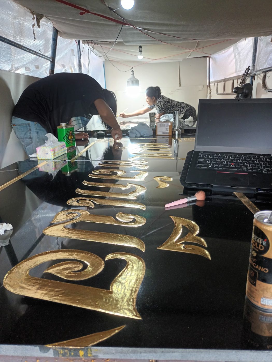 ป้ายห้างร้าน หินแกรนิตแดงอินเดีย ลงสีทอง