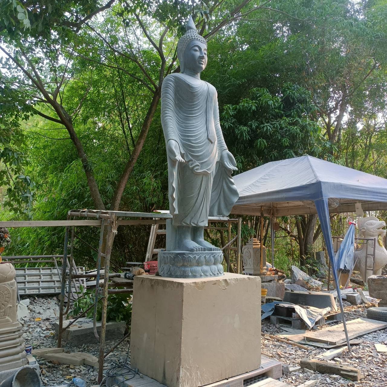 งานแกะสลักหินแกรนิตดำไทย องค์พระปางเปิดโลก